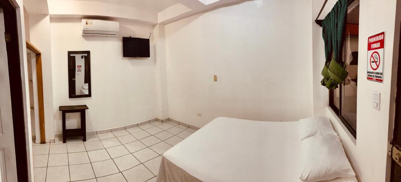 Hotel Cabinas Jacomar Buitenkant foto