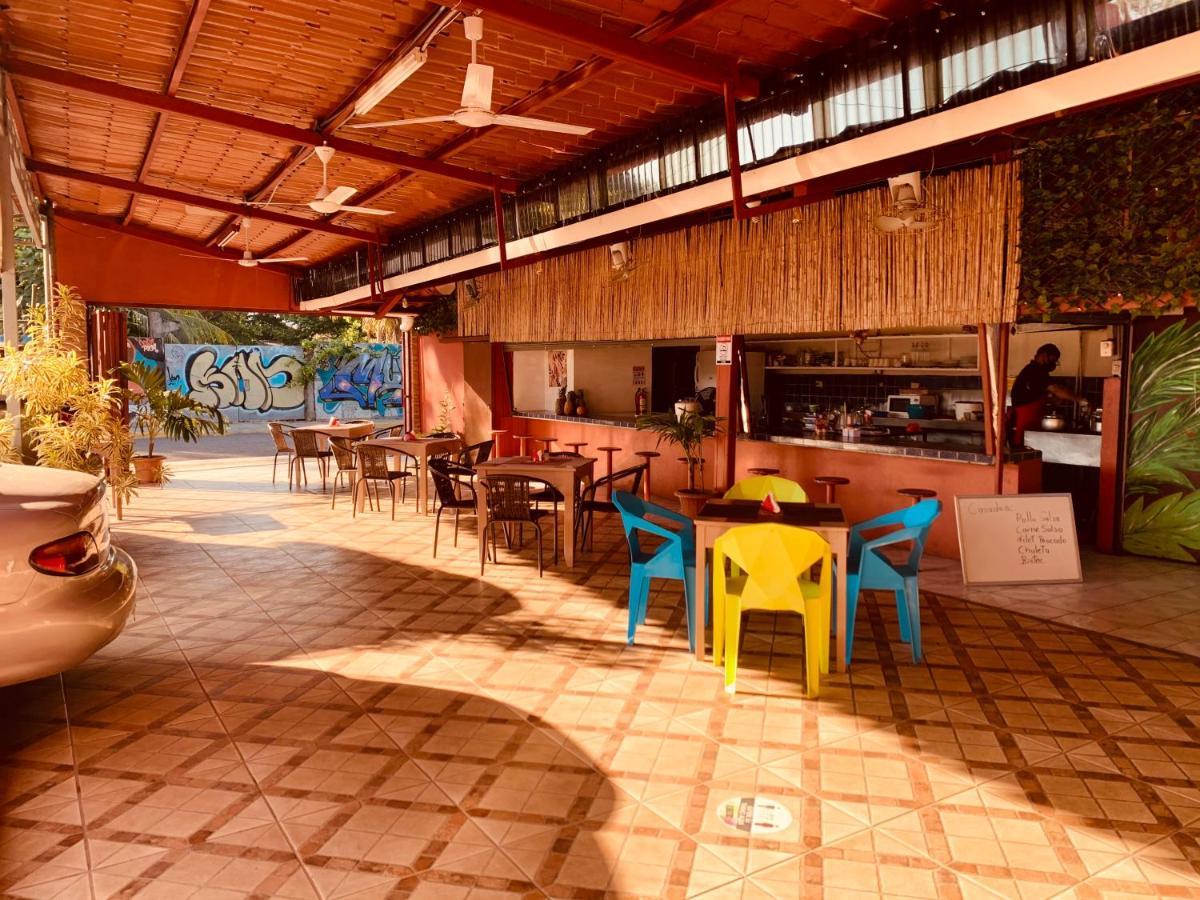 Hotel Cabinas Jacomar Buitenkant foto