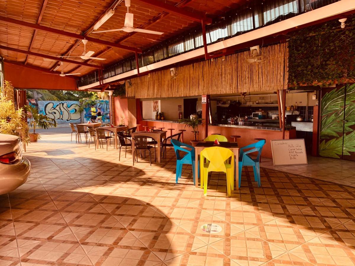 Hotel Cabinas Jacomar Buitenkant foto